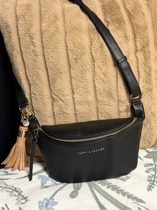 Poppy & Peonies Handbags - Poppy & Peonies Black Leather Crossbody with Tan Tassel - style fix (pls read)